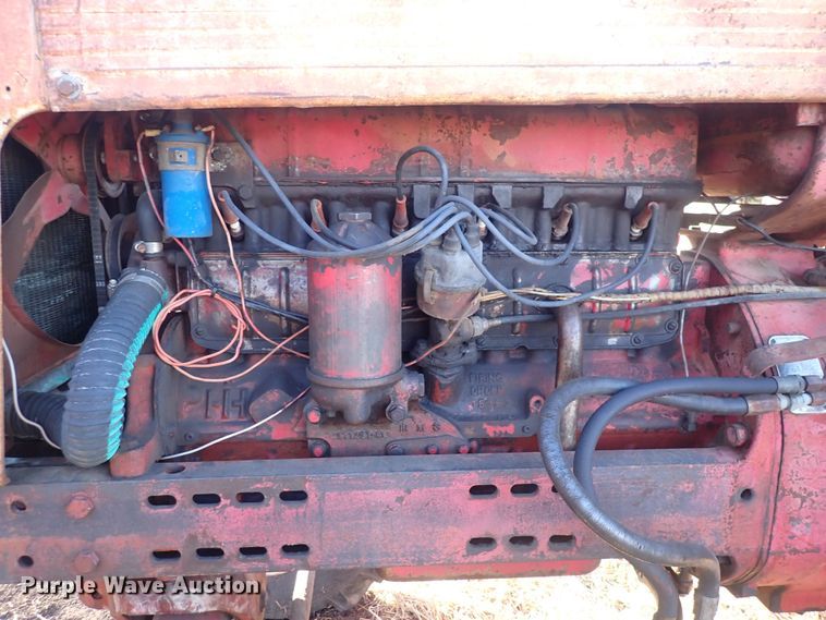 image for item DQ3874 1958 International 560  tractor