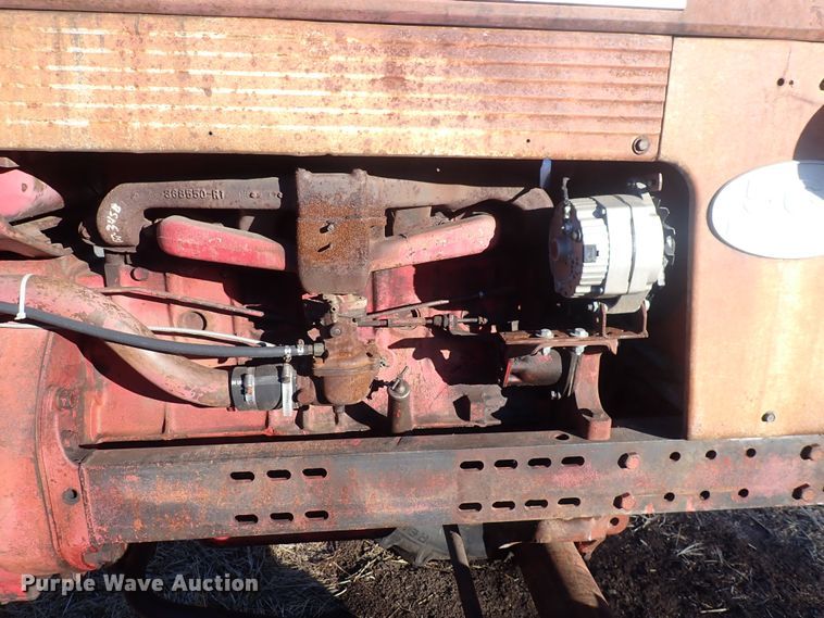 image for item DQ3874 1958 International 560  tractor