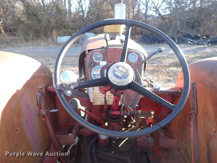 image for item DQ3874 1958 International 560  tractor
