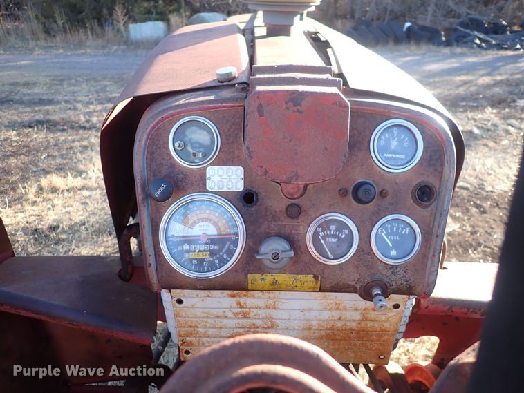 image for item DQ3874 1958 International 560  tractor