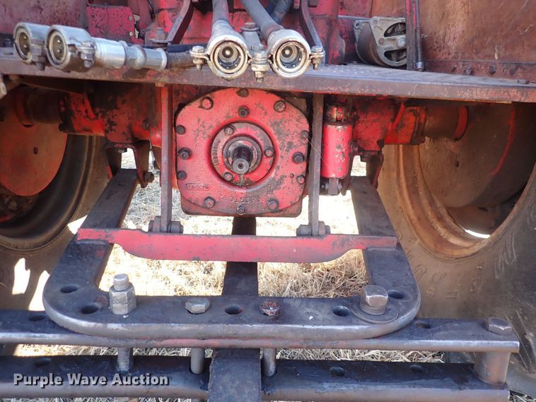 image for item DQ3874 1958 International 560  tractor