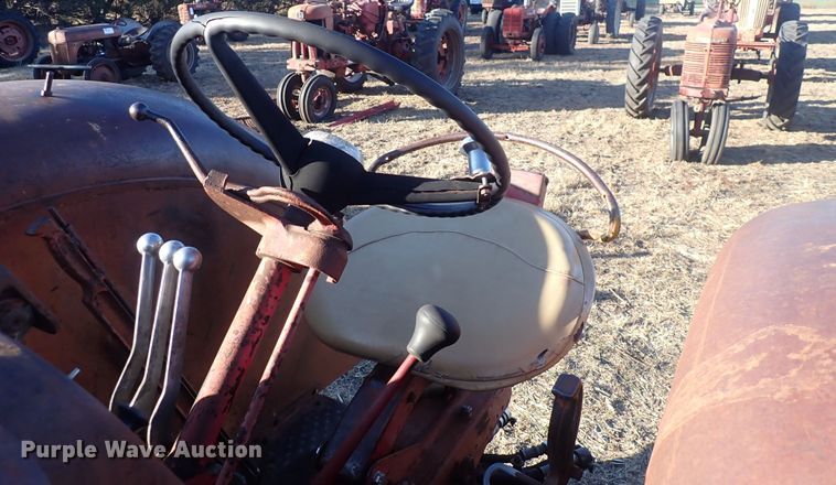 image for item DQ3874 1958 International 560  tractor