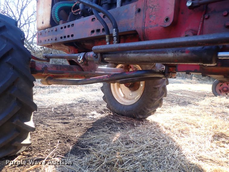 image for item DQ3874 1958 International 560  tractor