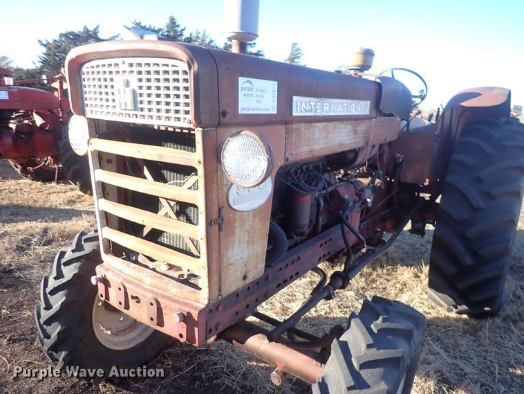 image for item DQ3874 1958 International 560  tractor