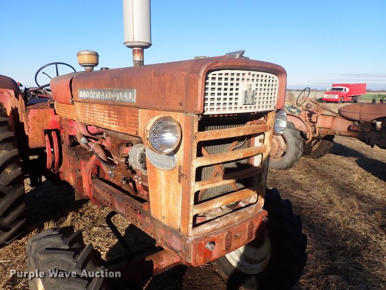 image for item DQ3874 1958 International 560  tractor