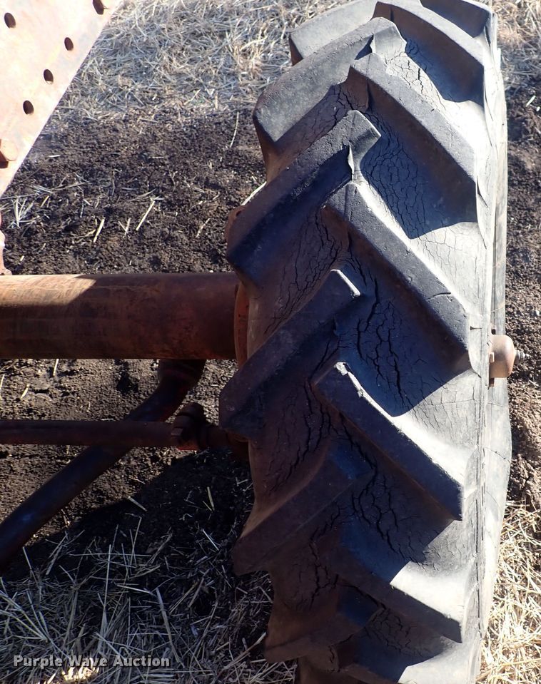 image for item DQ3874 1958 International 560  tractor