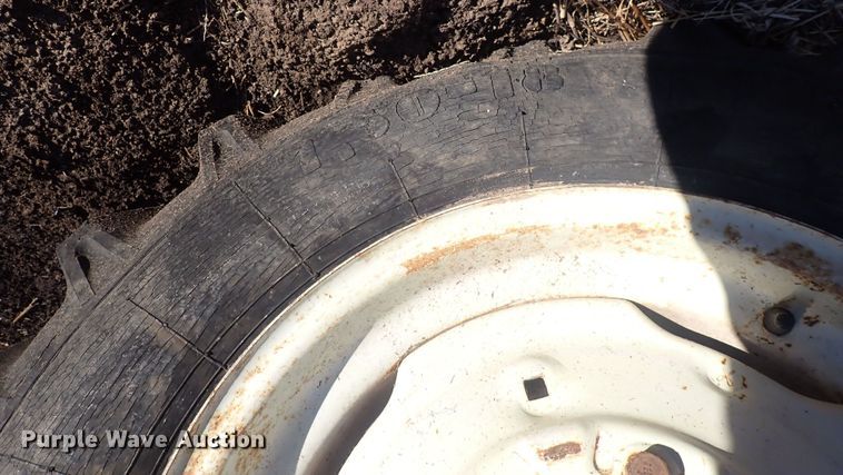 image for item DQ3874 1958 International 560  tractor