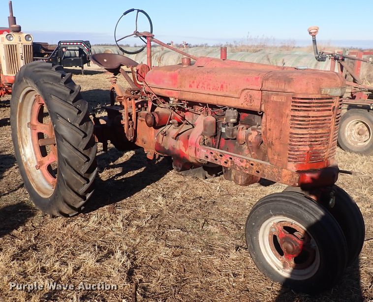 image for item DQ3877 1944 International Harvester Farmall H  tractor