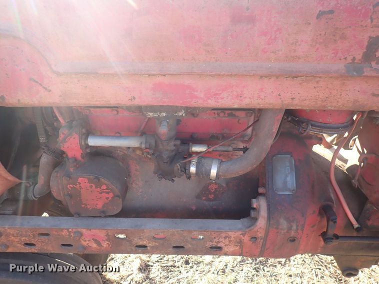 image for item DQ3877 1944 International Harvester Farmall H  tractor