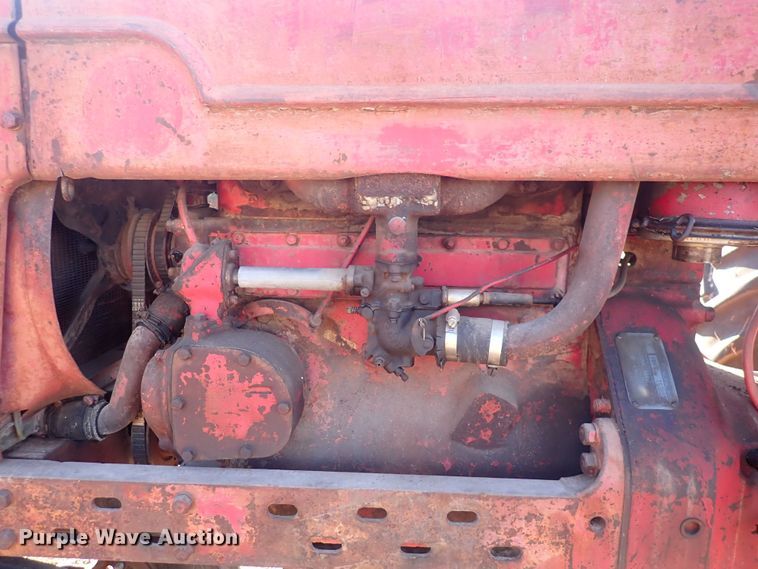 image for item DQ3877 1944 International Harvester Farmall H  tractor