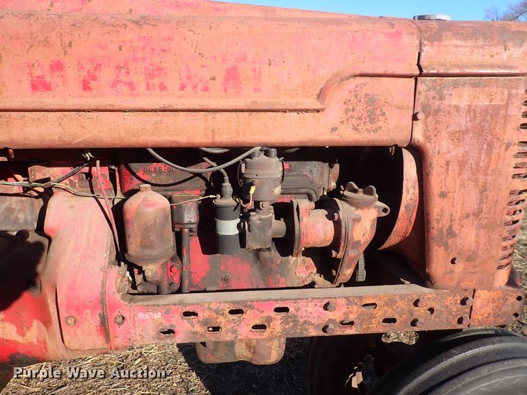 image for item DQ3877 1944 International Harvester Farmall H  tractor