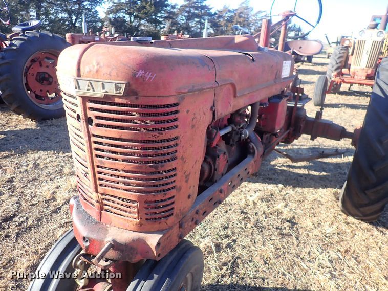 image for item DQ3877 1944 International Harvester Farmall H  tractor