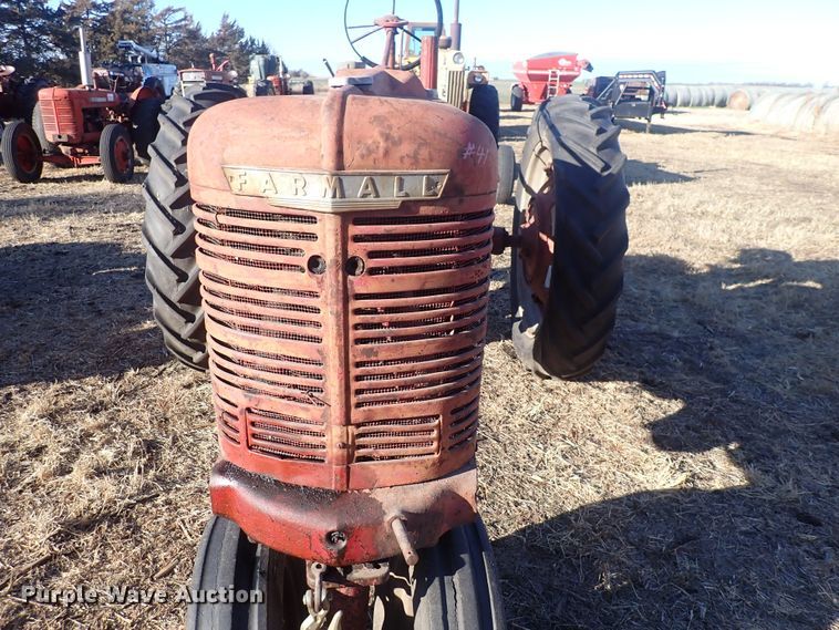 image for item DQ3877 1944 International Harvester Farmall H  tractor