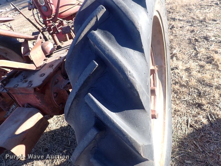 image for item DQ3877 1944 International Harvester Farmall H  tractor