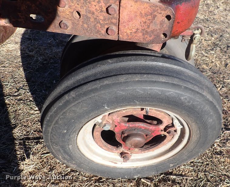 image for item DQ3877 1944 International Harvester Farmall H  tractor