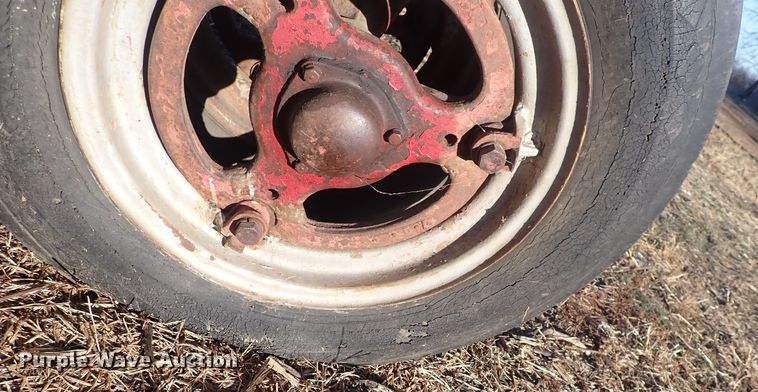 image for item DQ3877 1944 International Harvester Farmall H  tractor