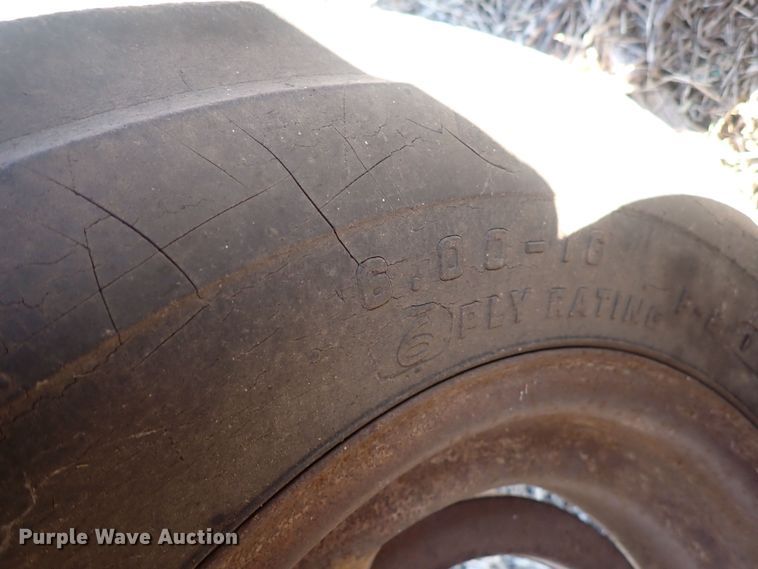 image for item DQ3877 1944 International Harvester Farmall H  tractor