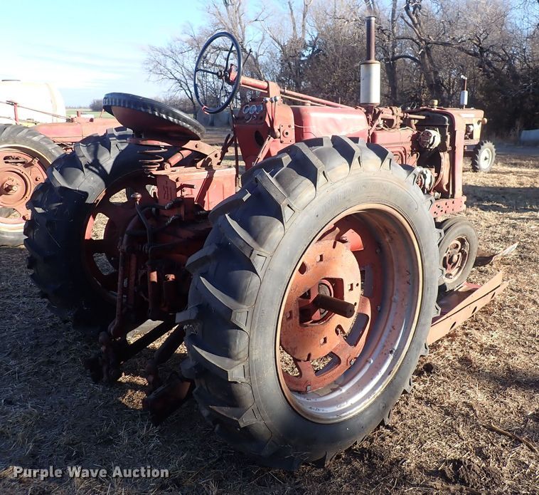 image for item DQ3878 1956 International Harvester McCormick Farmall 400  tractor