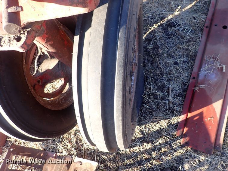 image for item DQ3878 1956 International Harvester McCormick Farmall 400  tractor