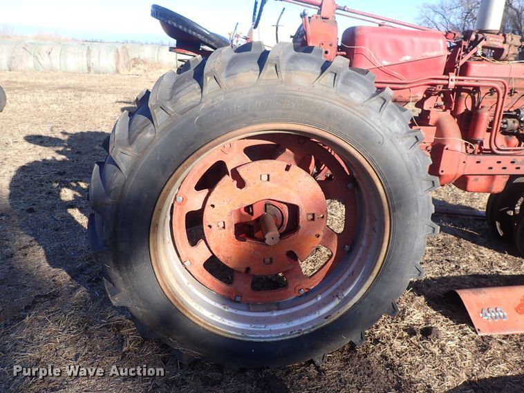 image for item DQ3878 1956 International Harvester McCormick Farmall 400  tractor