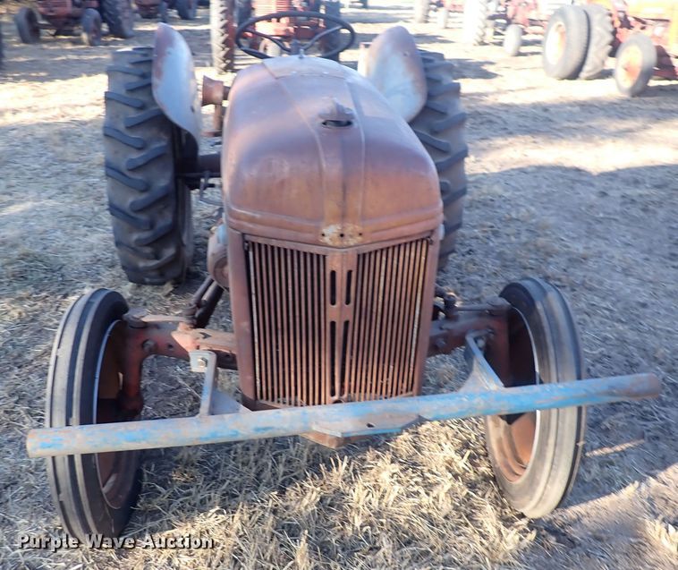 image for item DQ3879 Ford  tractor