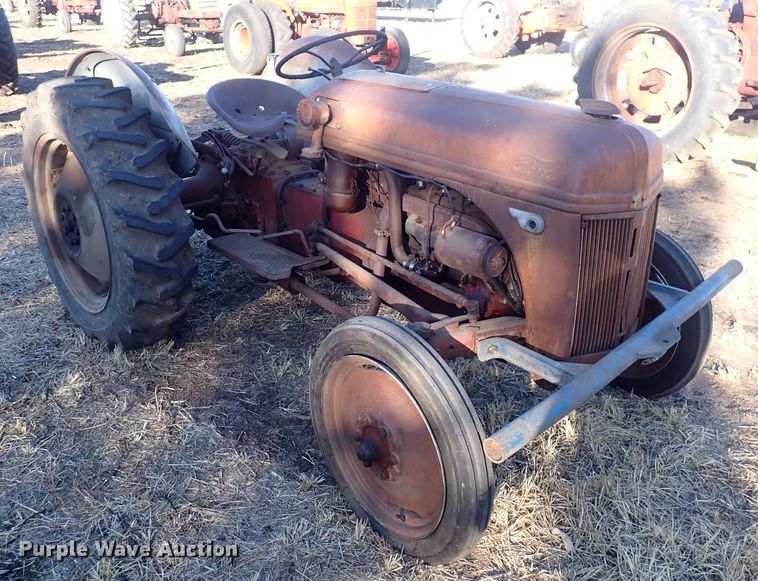 image for item DQ3879 Ford  tractor