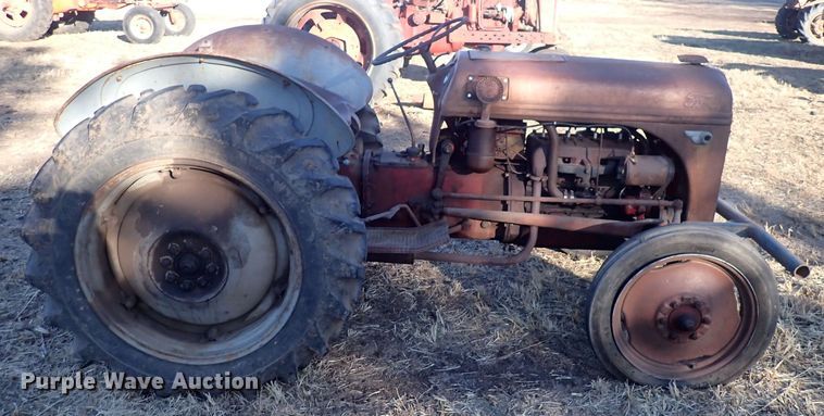 image for item DQ3879 Ford  tractor