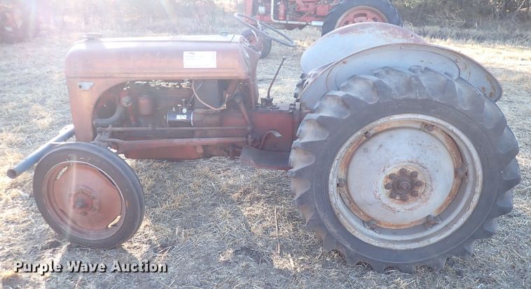 image for item DQ3879 Ford  tractor