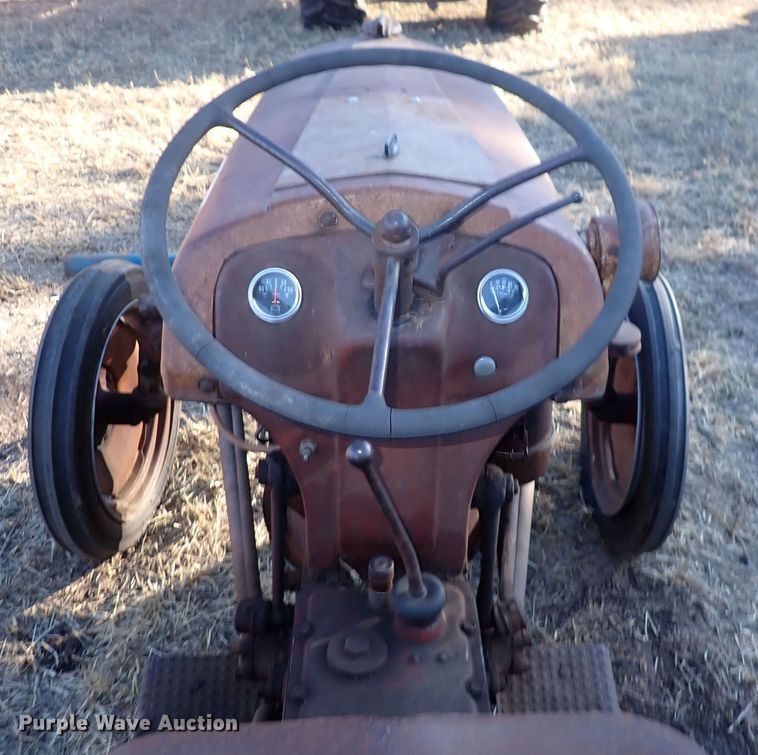 image for item DQ3879 Ford  tractor