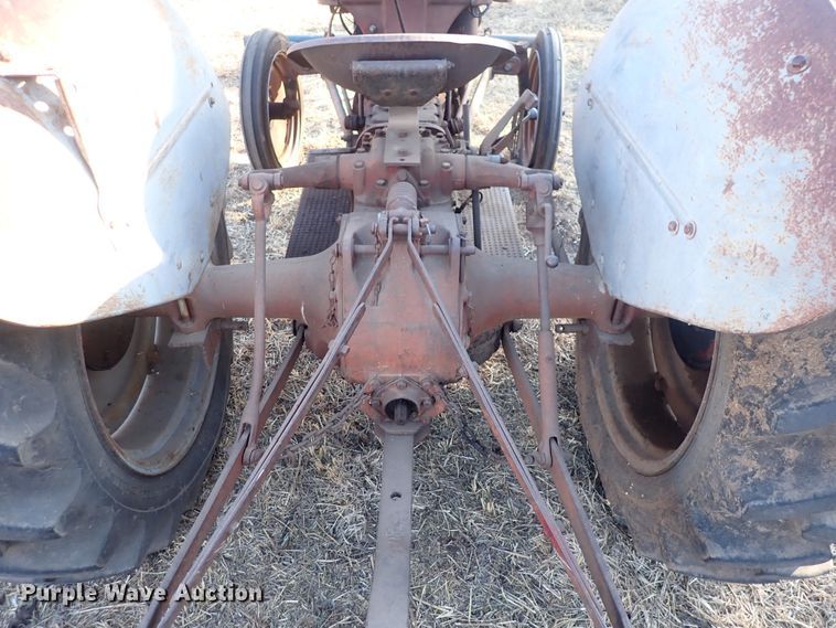 image for item DQ3879 Ford  tractor