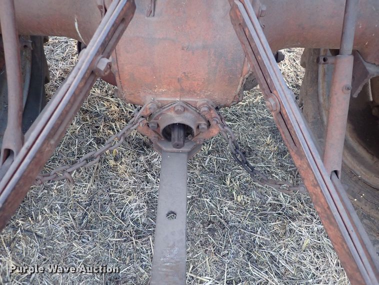 image for item DQ3879 Ford  tractor