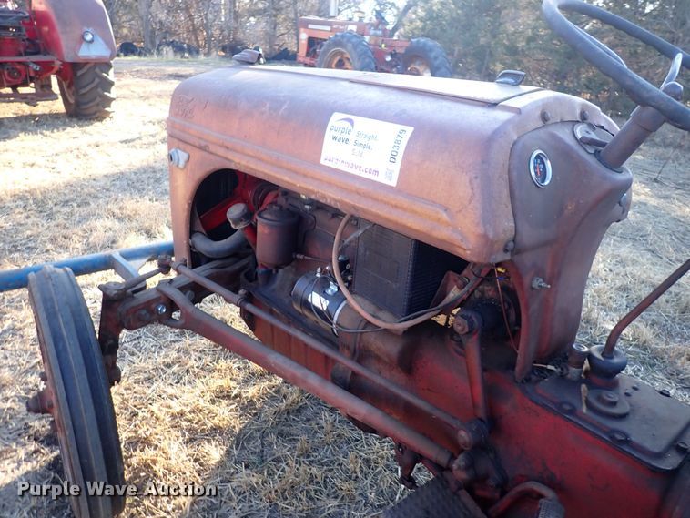 image for item DQ3879 Ford  tractor