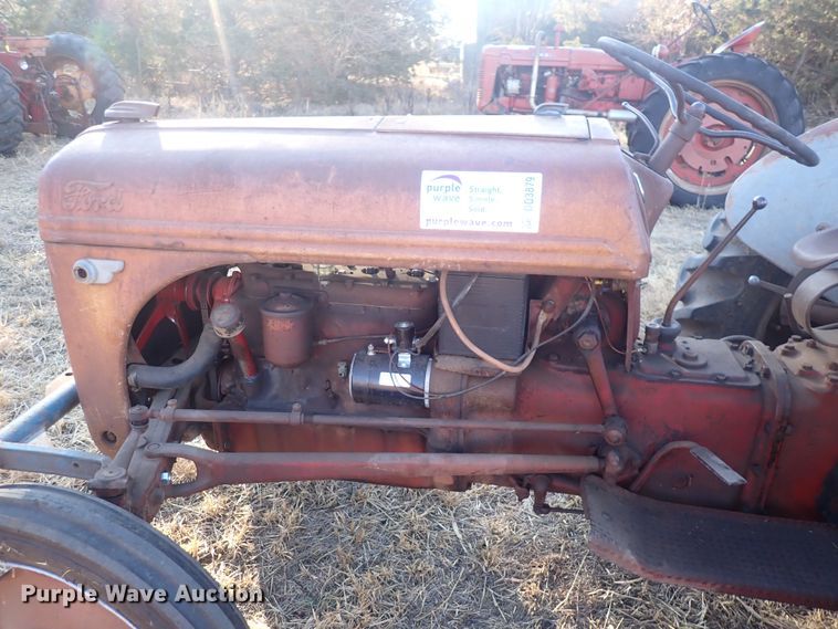 image for item DQ3879 Ford  tractor