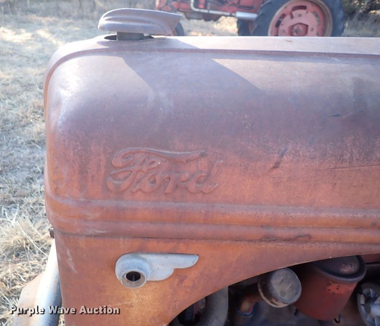 image for item DQ3879 Ford  tractor