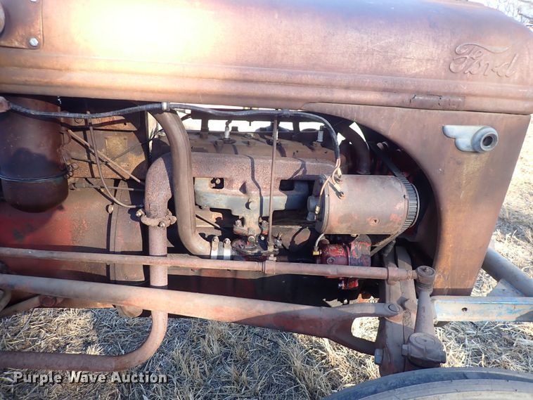 image for item DQ3879 Ford  tractor