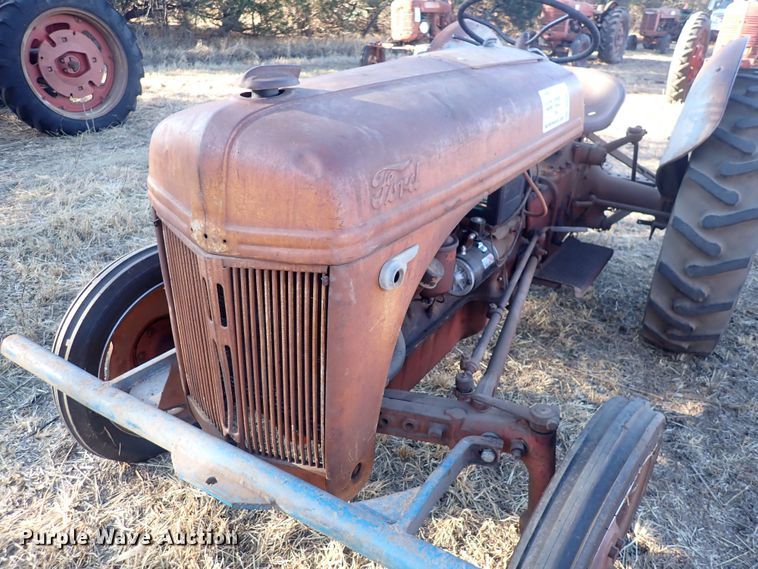 image for item DQ3879 Ford  tractor