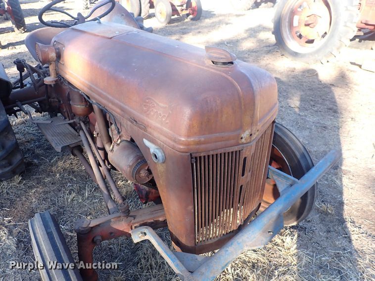 image for item DQ3879 Ford  tractor