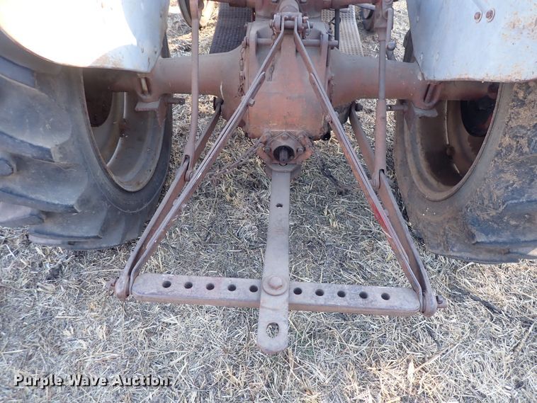 image for item DQ3879 Ford  tractor