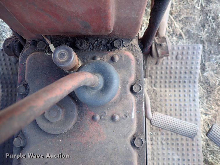 image for item DQ3879 Ford  tractor