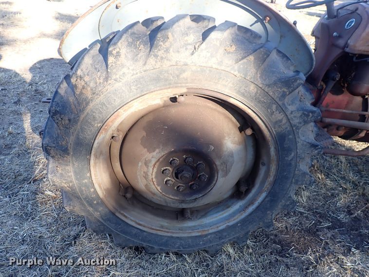 image for item DQ3879 Ford  tractor