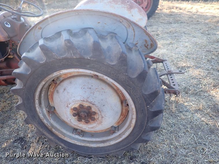 image for item DQ3879 Ford  tractor