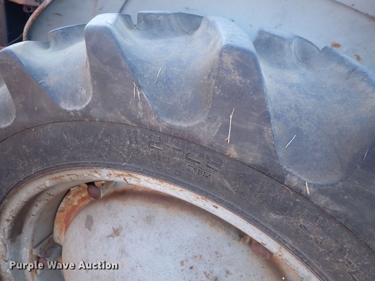 image for item DQ3879 Ford  tractor