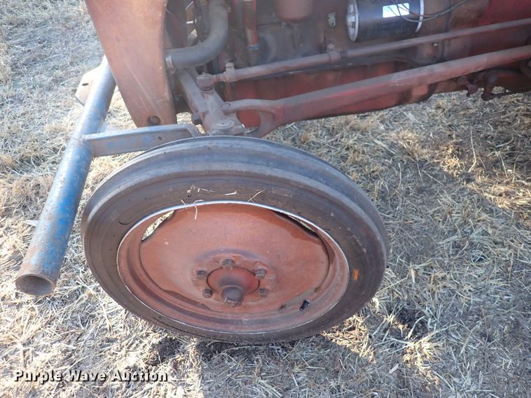image for item DQ3879 Ford  tractor