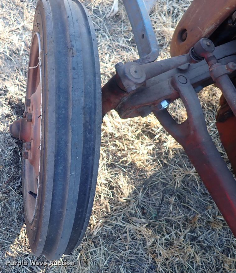 image for item DQ3879 Ford  tractor