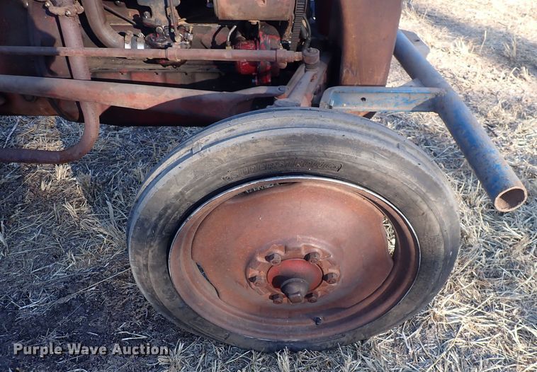 image for item DQ3879 Ford  tractor