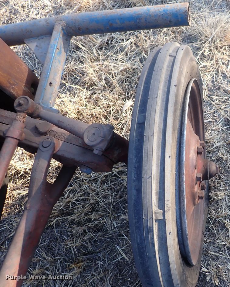 image for item DQ3879 Ford  tractor