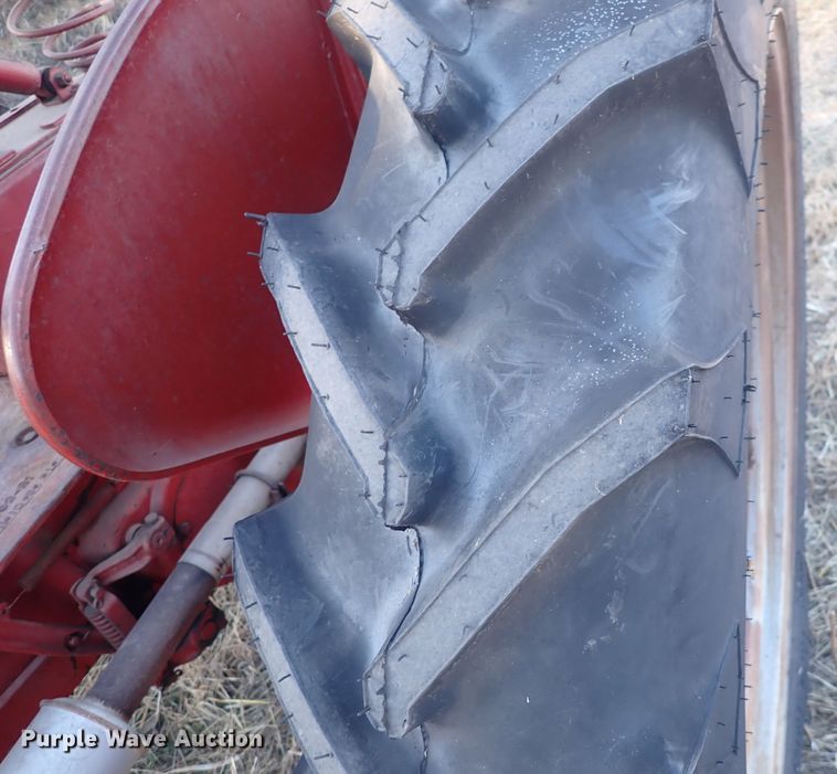 image for item DQ3880 International Harvester Farmall FC  tractor