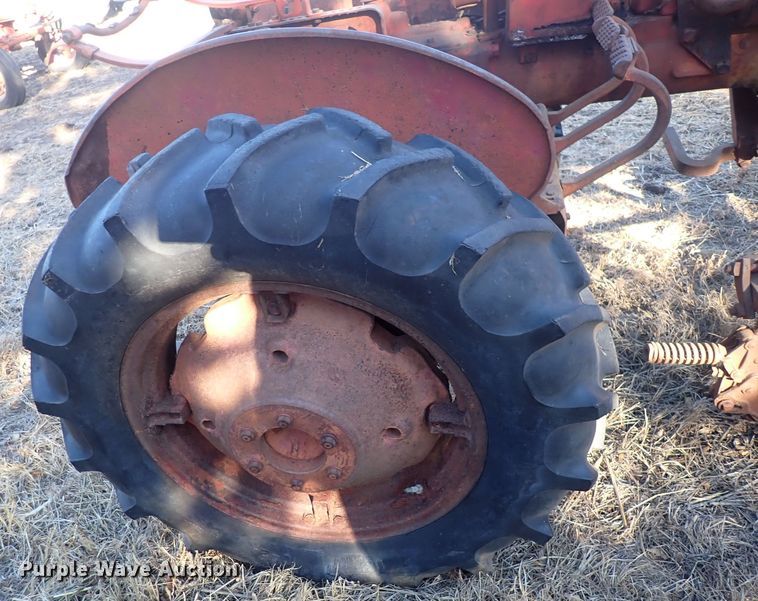 image for item DQ3881 Farmall A  tractor