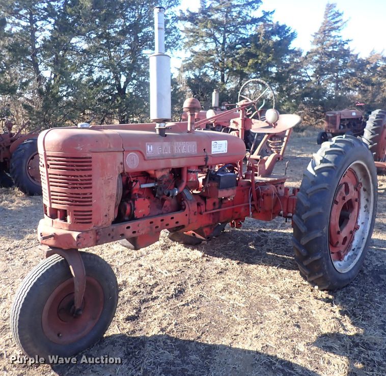 image for item DQ3882 1941 International Harvester Farmall H  tractor