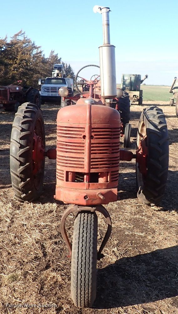 image for item DQ3882 1941 International Harvester Farmall H  tractor